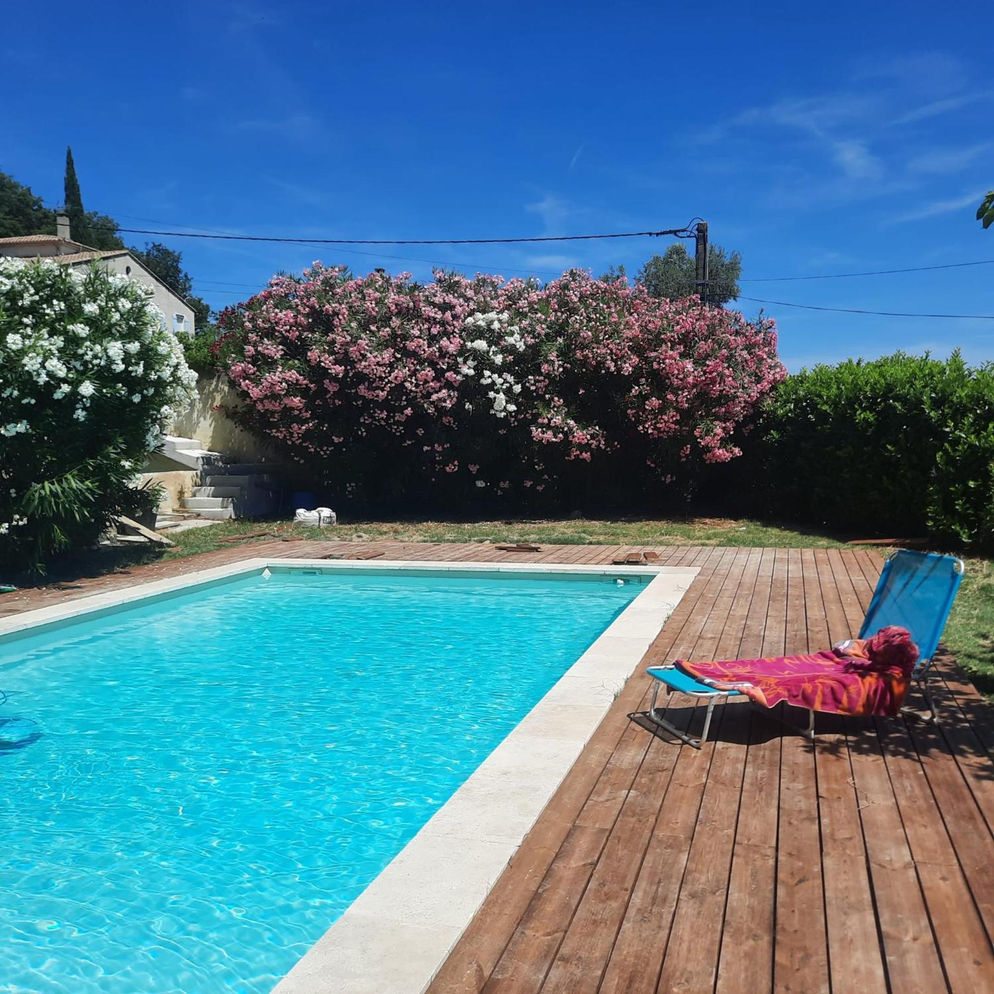 Вилла Au Fil De Soi Saint-Julien-de-Peyrolas Экстерьер фото