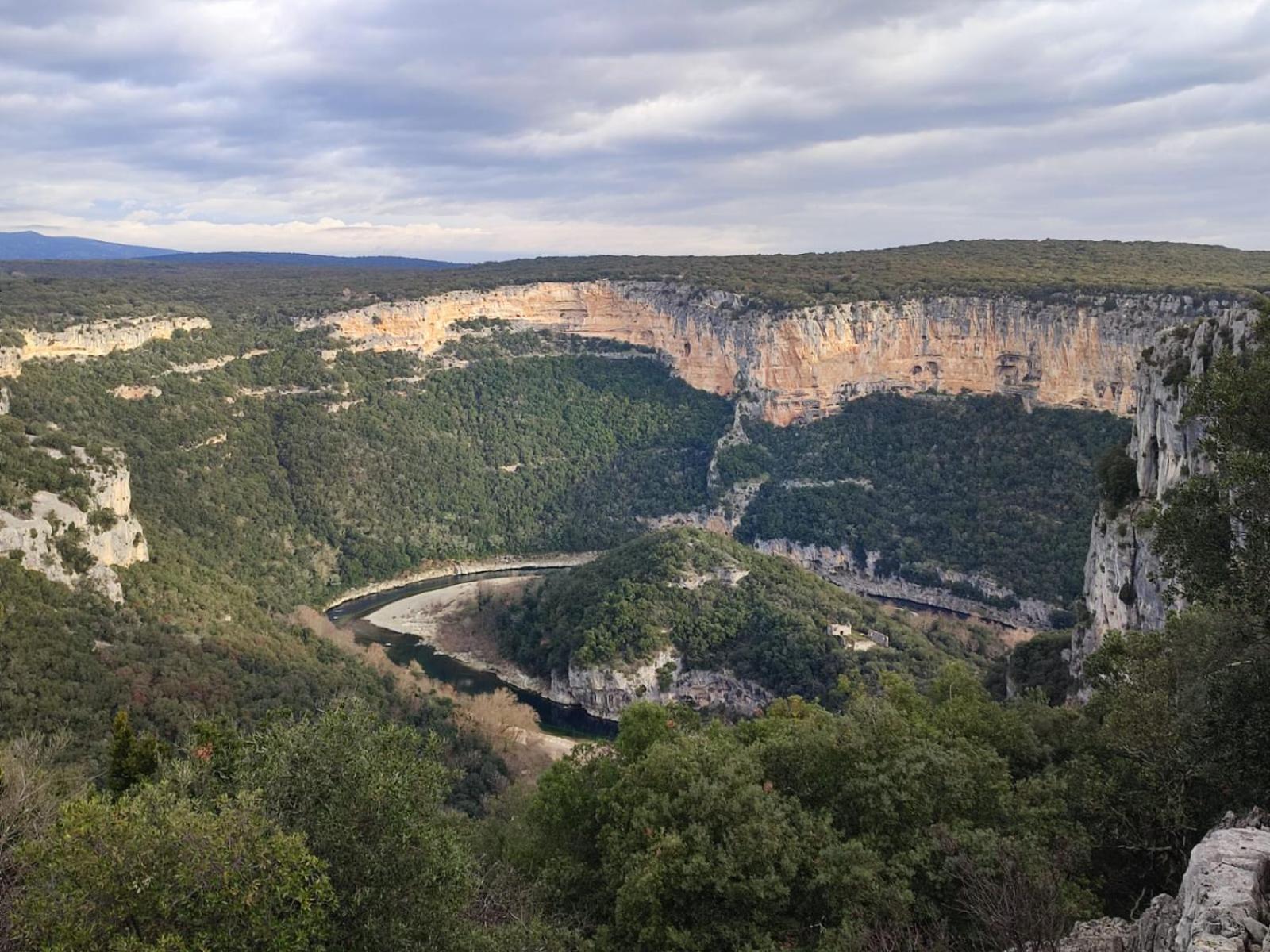 Вилла Au Fil De Soi Saint-Julien-de-Peyrolas Экстерьер фото
