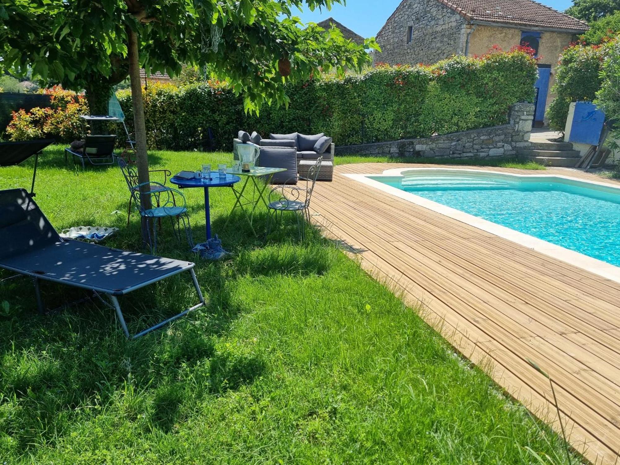 Вилла Au Fil De Soi Saint-Julien-de-Peyrolas Экстерьер фото